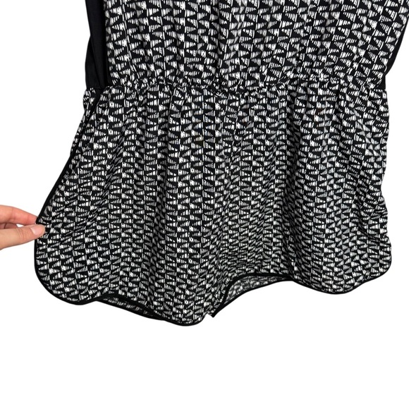 Paper Crane Black White Geometric Print Minimalist Sleeveless Romper Size Large - Picture 2 of 10